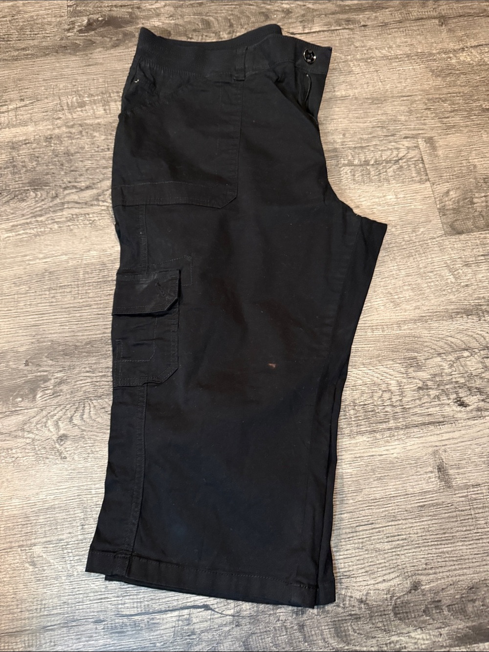 Lee Black Relaxed Fit Mid Rise Capris